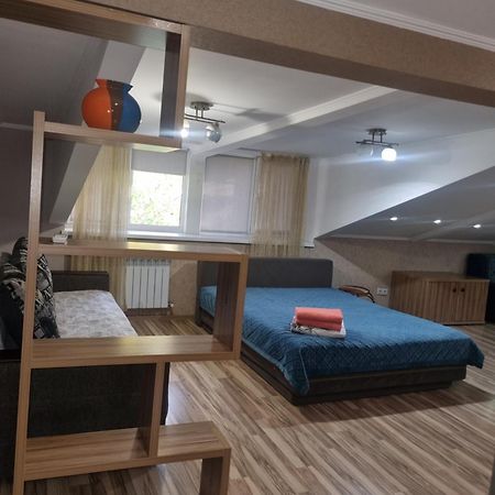 Apartments On Mustafa Ozturk Alma-Ata Exteriör bild