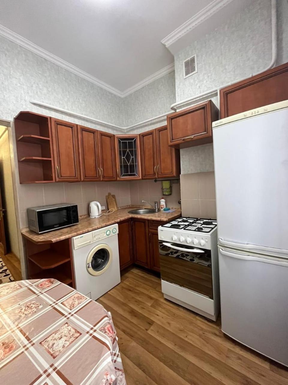Apartments On Mustafa Ozturk Alma-Ata Rum bild